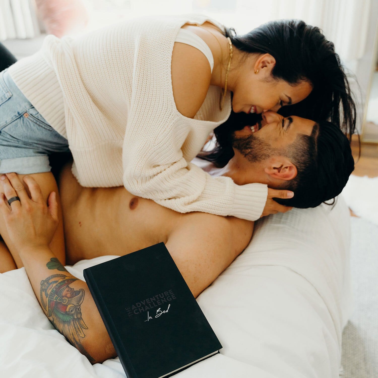 Couple Challenge Book in Bed: 100 Sfide Erotiche per Coppie che Vogliono  Riaccendere la Passione